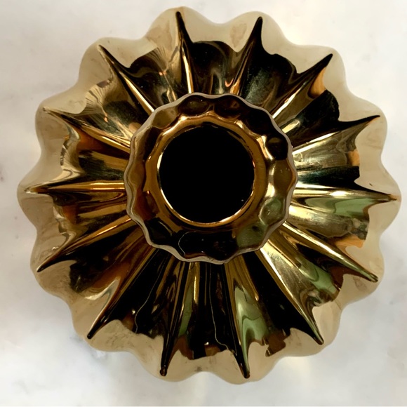 GOLD ORGANIC SHAPE VASE - Picture 4 of 4